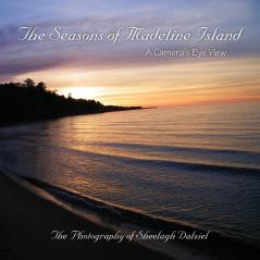 The Seasons of Madeline Island: A Camera's Eye View: The Photography of Sheelagh Dalziel