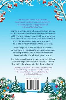 Christmas at Mistletoe Cove: Large Print edition