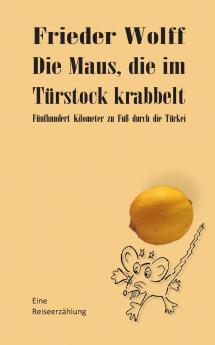 Die Maus die im Türstock krabbelt