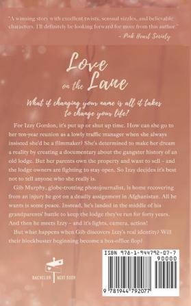 Love on the Lane: A heartwarming small town romance: 1 (The Bachelor Next Door)