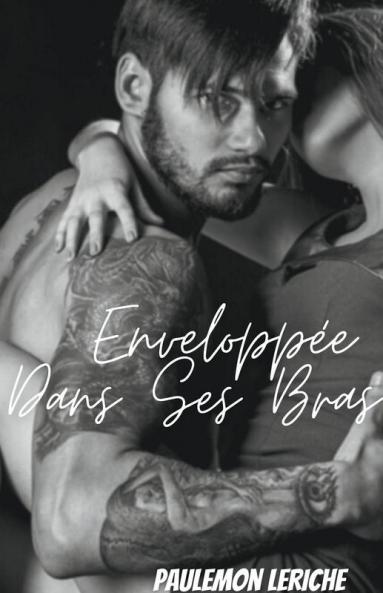 Envelopp��e Dans Ses Bras