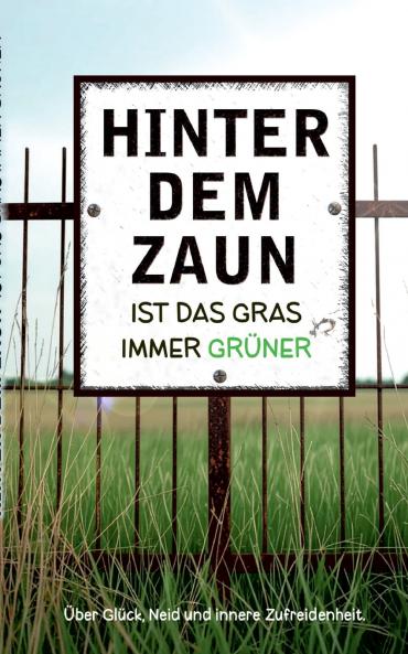 Hinter dem Zaun ist das Gras immer grüner