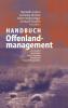 Das Handbuch Offenlandmanagement bietet Grundlagen und Konzepte, mit deren Hilfe wertvolle Offenlandschaften in der Kulturlandschaft Mitteleuropas erhalten, gestaltet und entwickelt werden können. Stillgelegte Truppenübungsplätze bieten so Lebensraum für selten gewordene und speziell angepasste Tiere und Pflanzen. Die verschiedenen Managementverfahren zur Biotoppflege werden vergleichend bewertet und im Hinblick auf ihre naturschutzfachliche Wirkung, ihre ökonomische Effektivität und ihre umweltsoziologische Akzeptanz diskutiert. Besonderer Wert wird auf innovative Verfahren gelegt. Sechs Untersuchungsgebiete sind für das Buch porträtiert und in handlungsorientierten Entwicklungsszenarien dargestellt worden.Das Buch ist in verständlicher Sprache gehalten und wendet sich neben Wissenschaftlern auch an Praktiker aus Naturschutz, Forst und Verwaltung. Die Ergebnisse dieses dreijährigen BMBF-Verbundprojekts sind auf eine hohe Übertragbarkeit hin ausgewertet worden. Zahlreiche Farbfotos illustrieren die landschaftliche Eigenart der Offenflächen.