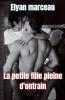 La petite fille pleine d'entrain